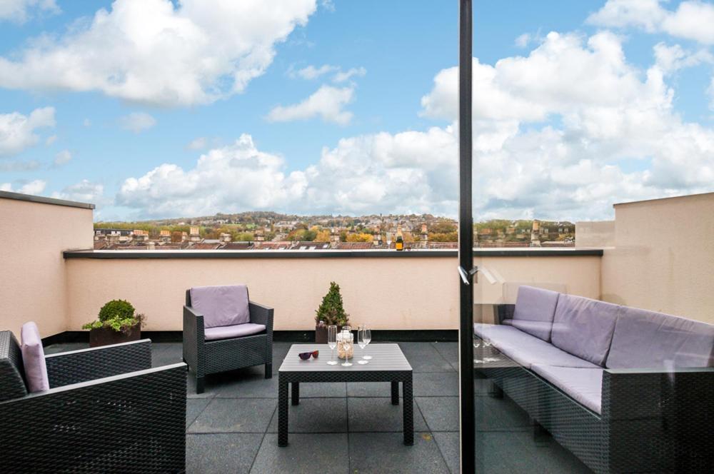 Solar Sanctuary- Skyline Balcony, City Centre, Three Floors, King Beds, Netflix And More! Bath Kültér fotó
