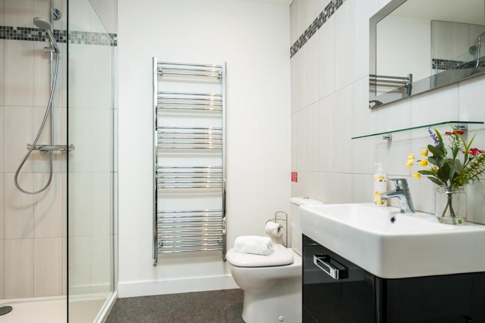 Solar Sanctuary- Skyline Balcony, City Centre, Three Floors, King Beds, Netflix And More! Bath Kültér fotó