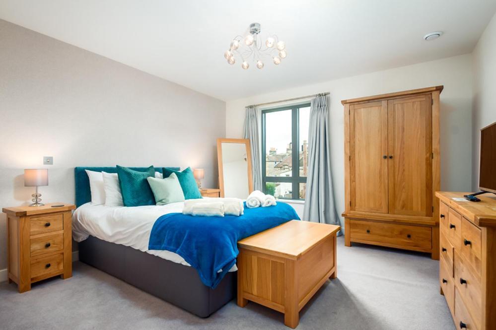 Solar Sanctuary- Skyline Balcony, City Centre, Three Floors, King Beds, Netflix And More! Bath Kültér fotó